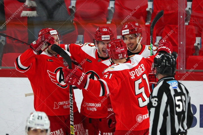 Photo hockey KHL - Kontinental Hockey League - KHL - Kontinental Hockey League - KHL : La voiture rouge repart